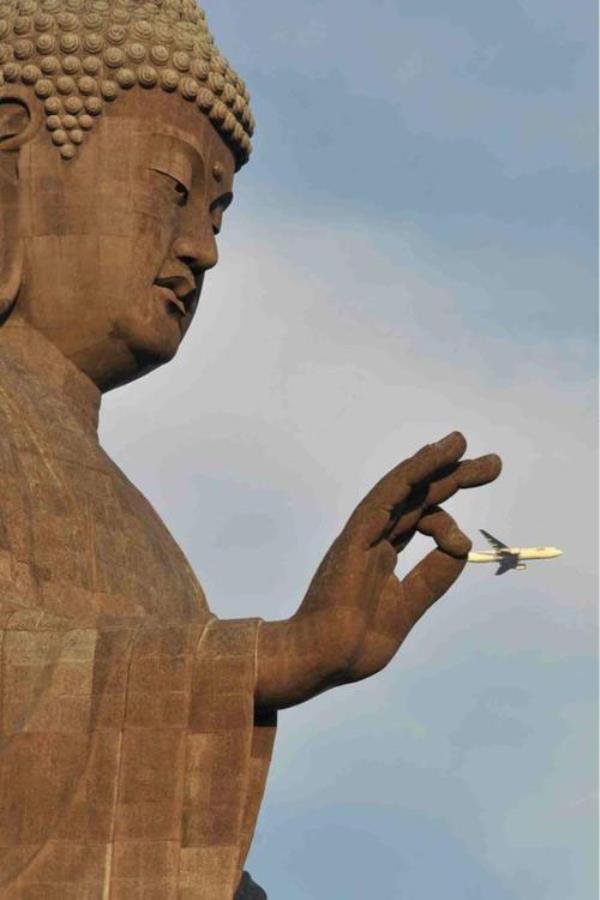 buddha fängt flugzeug